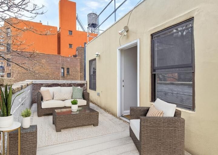 Building Photo - 145 E 26th St