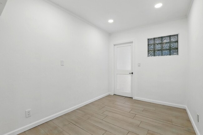 Building Photo - 1225 15th Ave N