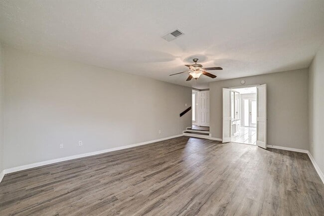 Building Photo - 3310 Meadway Dr