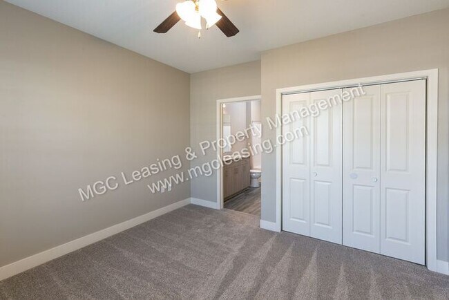 Building Photo - 1 Bedroom Luxury Apartment in the Northland of KCMO
