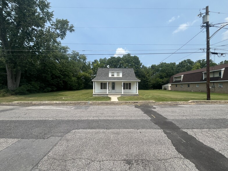 Building Photo - 328 Tyrone St