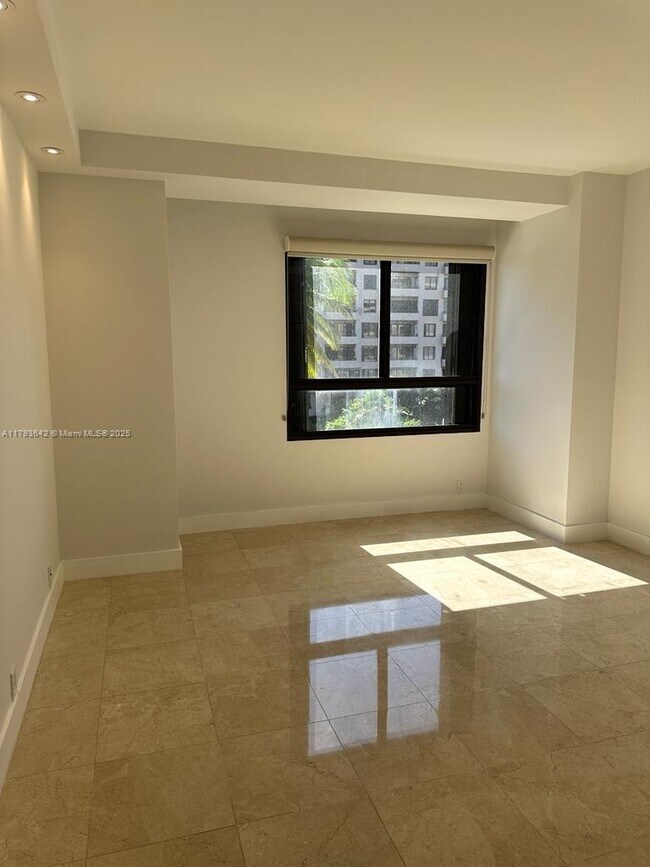 Building Photo - 251 Crandon Blvd