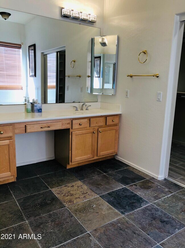 Building Photo - 10453 E Pine Valley Dr