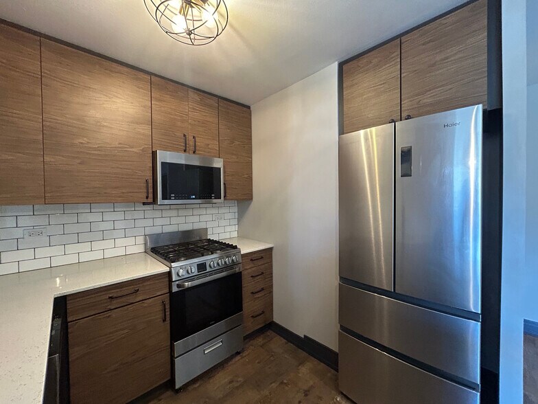 Building Photo - 518 W Wrightwood Ave
