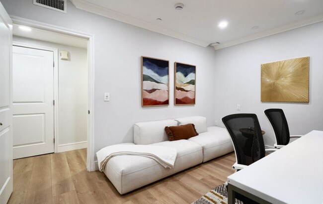 Building Photo - 1878 Greenfield Ave