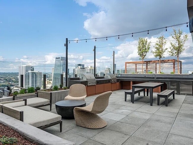 Building Photo - 1212 Demonbreun St