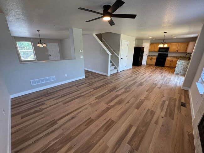 Building Photo - Completely Remodeled Home in Englewood