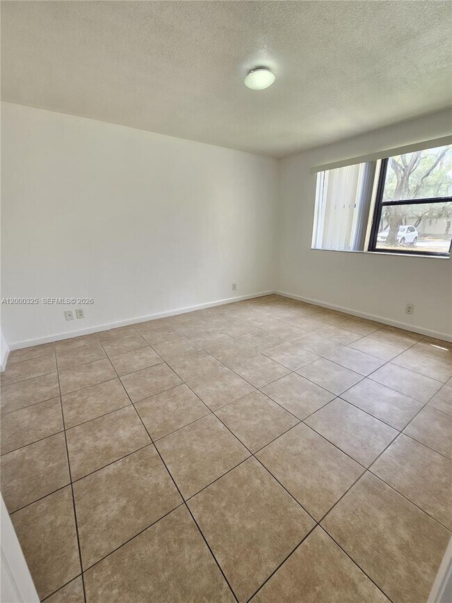 Building Photo - 8180 Geneva Ct