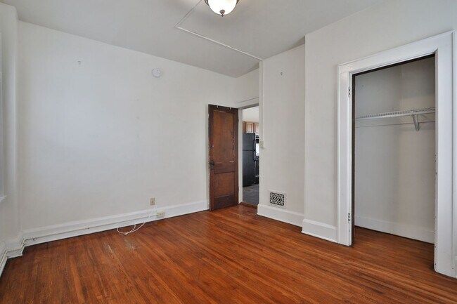 Building Photo - Awesome House for your Large Group - HUGE HOUSE with 3 Floors - 3 Kitchens, 3 Bathrooms, Awesome ...