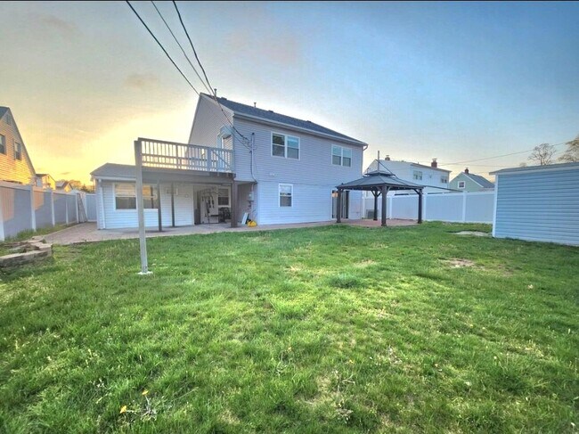 Building Photo - 99 Saddle Ln