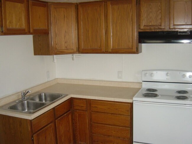 Building Photo - 108 N 28th Ave W