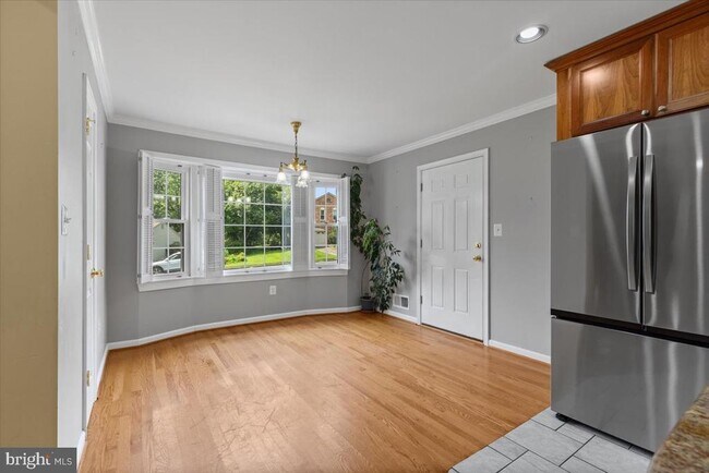 Building Photo - 2215 Loch Lomond Dr