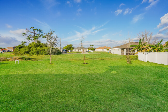 Building Photo - 1232 NE 7th Pl, Cape Coral, FL