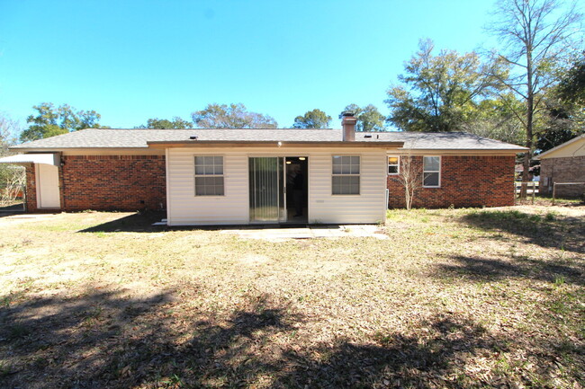 Building Photo - Prime Location! Updated 3-Bedroom Home Nea...