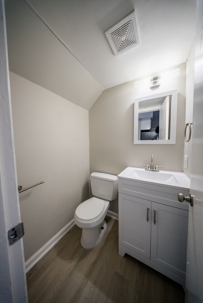 Building Photo - 209 Johnson St