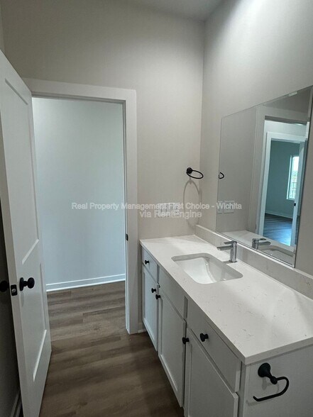 Building Photo - 157 N Gowen St