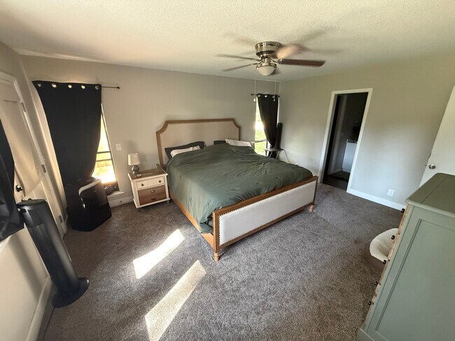 Building Photo - 117 Crossbrook Dr