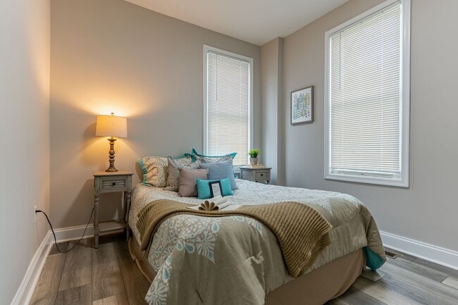 Building Photo - Spacious 6-Bedroom Home – Perfect for Large Families or Groups!