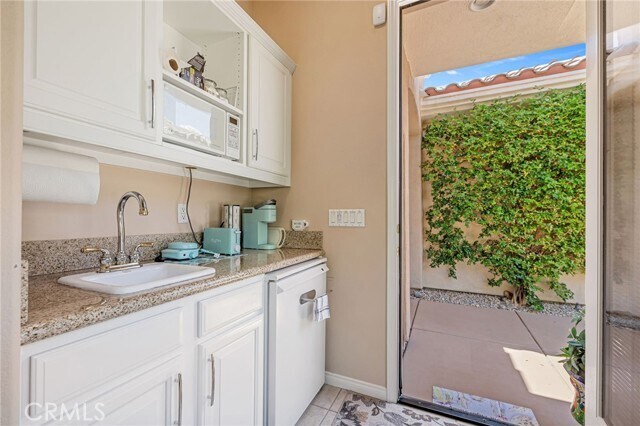 Building Photo - 78652 Alliance Way