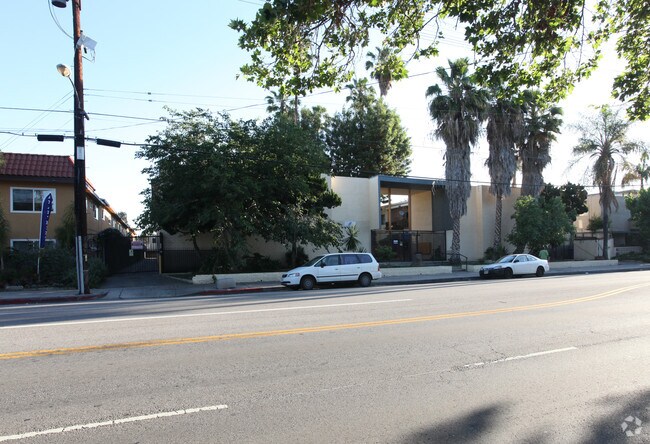 Building - Capri Apartments