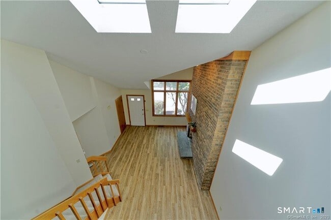 Building Photo - 33 Ivy Ln