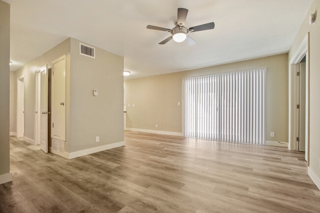 Building Photo - 11016 Kittridge St