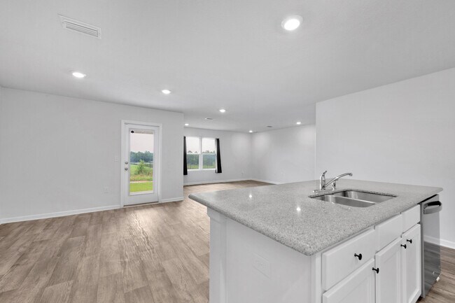 Building Photo - 5631 Guinevere Ln