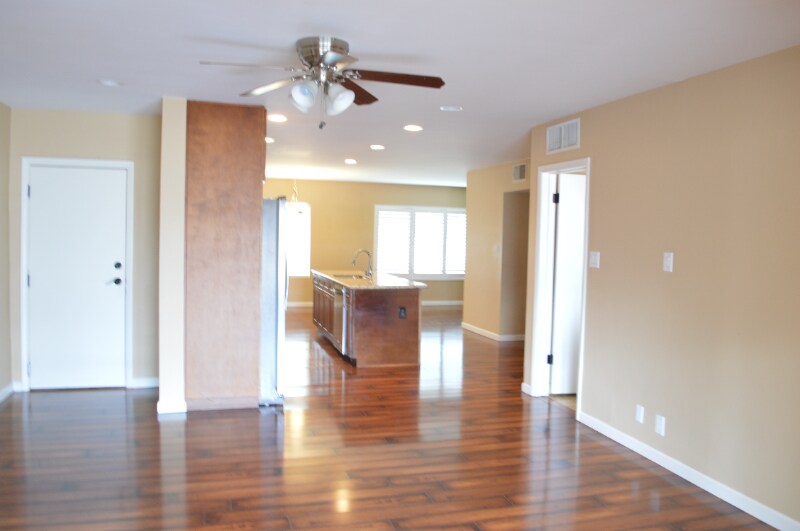 Building Photo - 8316 E Wilshire Dr