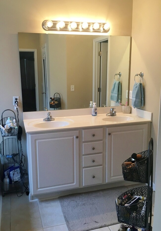 Building Photo - Greer 3BD/2.5BA, 1332 SF