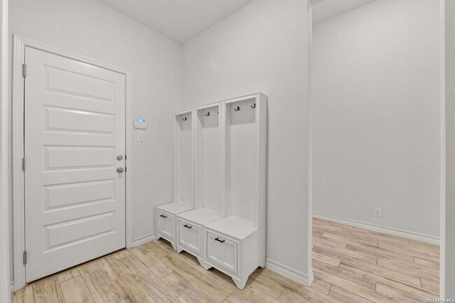 Building Photo - 1732 Doubleday Ln