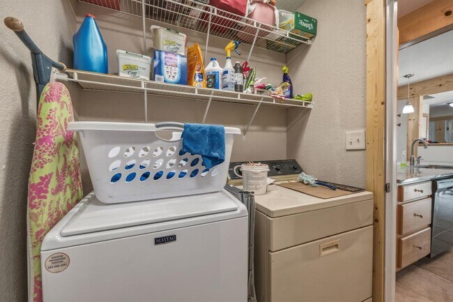 Building Photo - 513 Texas Ave