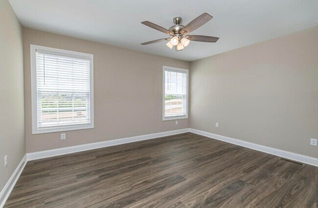 Building Photo - 4024 Ruby Rose Rd