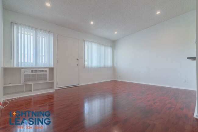 Building Photo - 1321 N Harvard Blvd