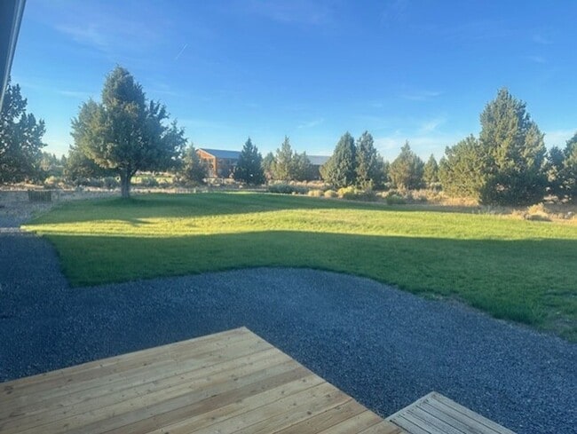 Building Photo - Amazing sunsets just minutes from Bend/Sis...