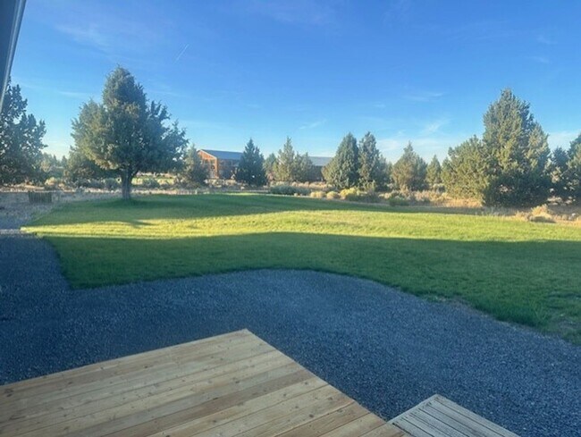 Building Photo - Amazing sunsets just minutes from Bend/Sisters