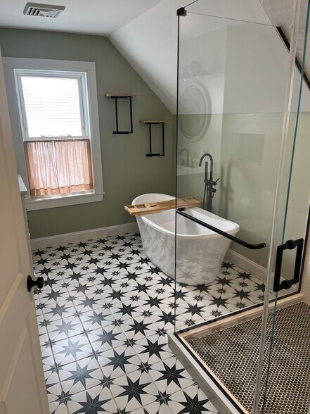 Building Photo - 16 Gordon St