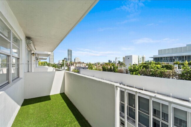 Building Photo - 240 Collins Ave