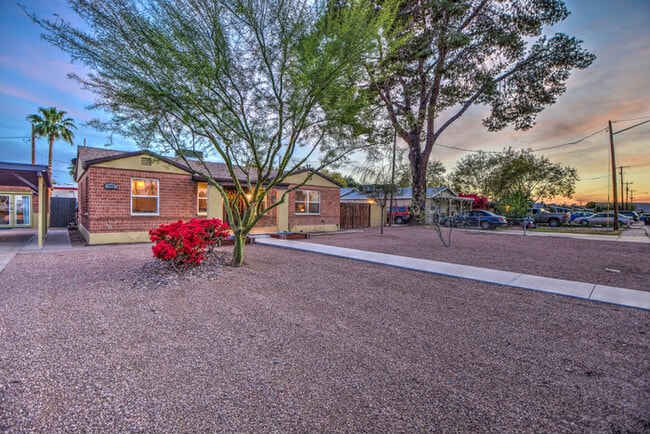 Building Photo - 2 Bd 2 Ba + Guest House with Fully Furnish...