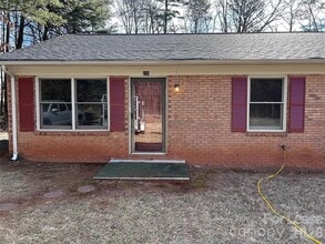 Building Photo - 220 Sunny Hill Dr