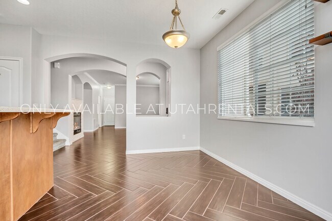 Building Photo - 928 Chelsea Ln
