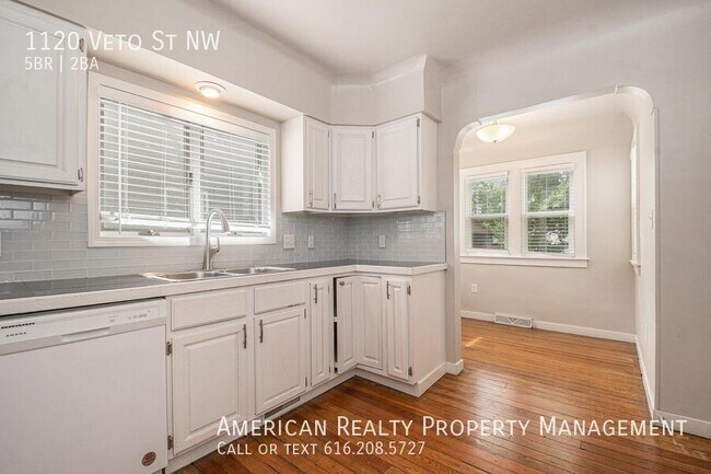 Building Photo - 1120 Veto St NW