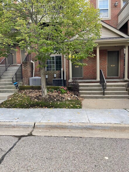 Building Photo - 3074 Barclay Way