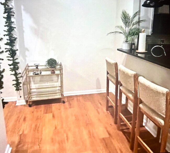 Building Photo - 165 Walton Ave