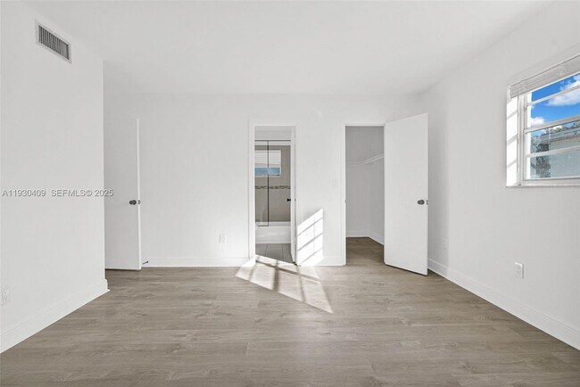 Building Photo - 8295 NE Miami Ct