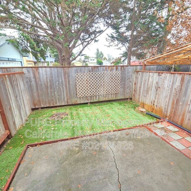 Building Photo - 21 Meadowbrook Ct