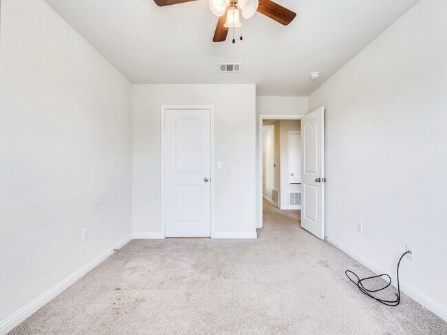 Building Photo - Beautiful 3/BR 2.5/BA Rental with Spacious...