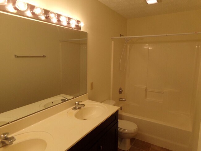 Building Photo - Just minutes from Cherry Point MCAS