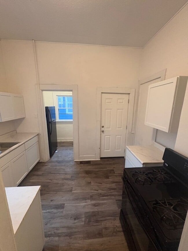 Building Photo - 723 W Armstrong Ave