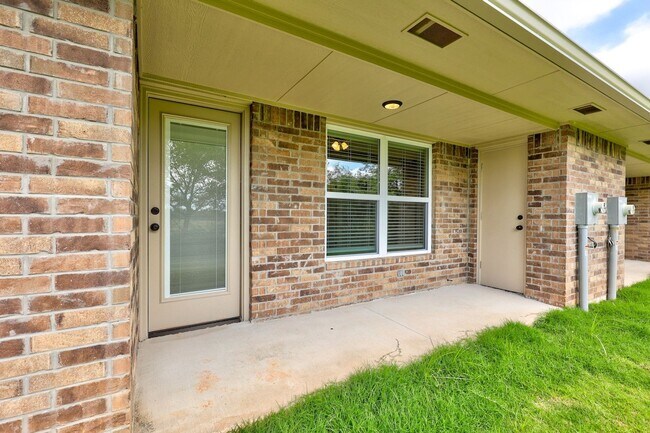 Building Photo - 618 Juniper St