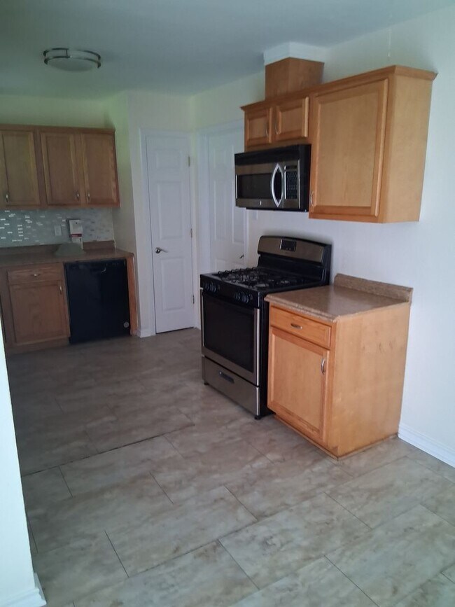 Building Photo - 1414 Alta Mira Dr